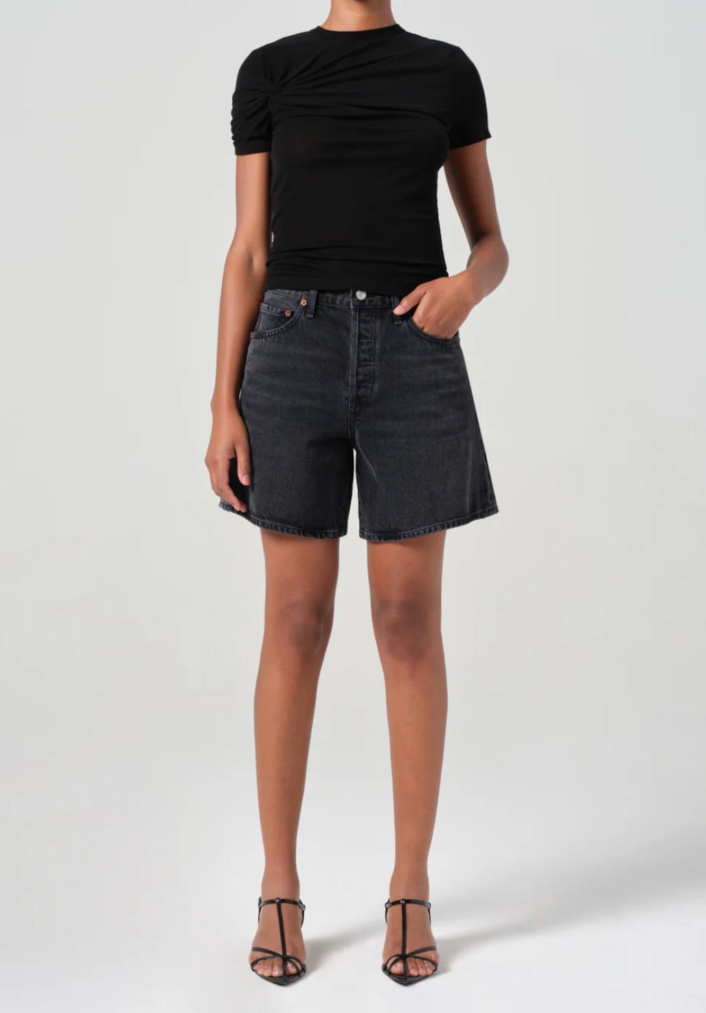 Dame Short In Hitch