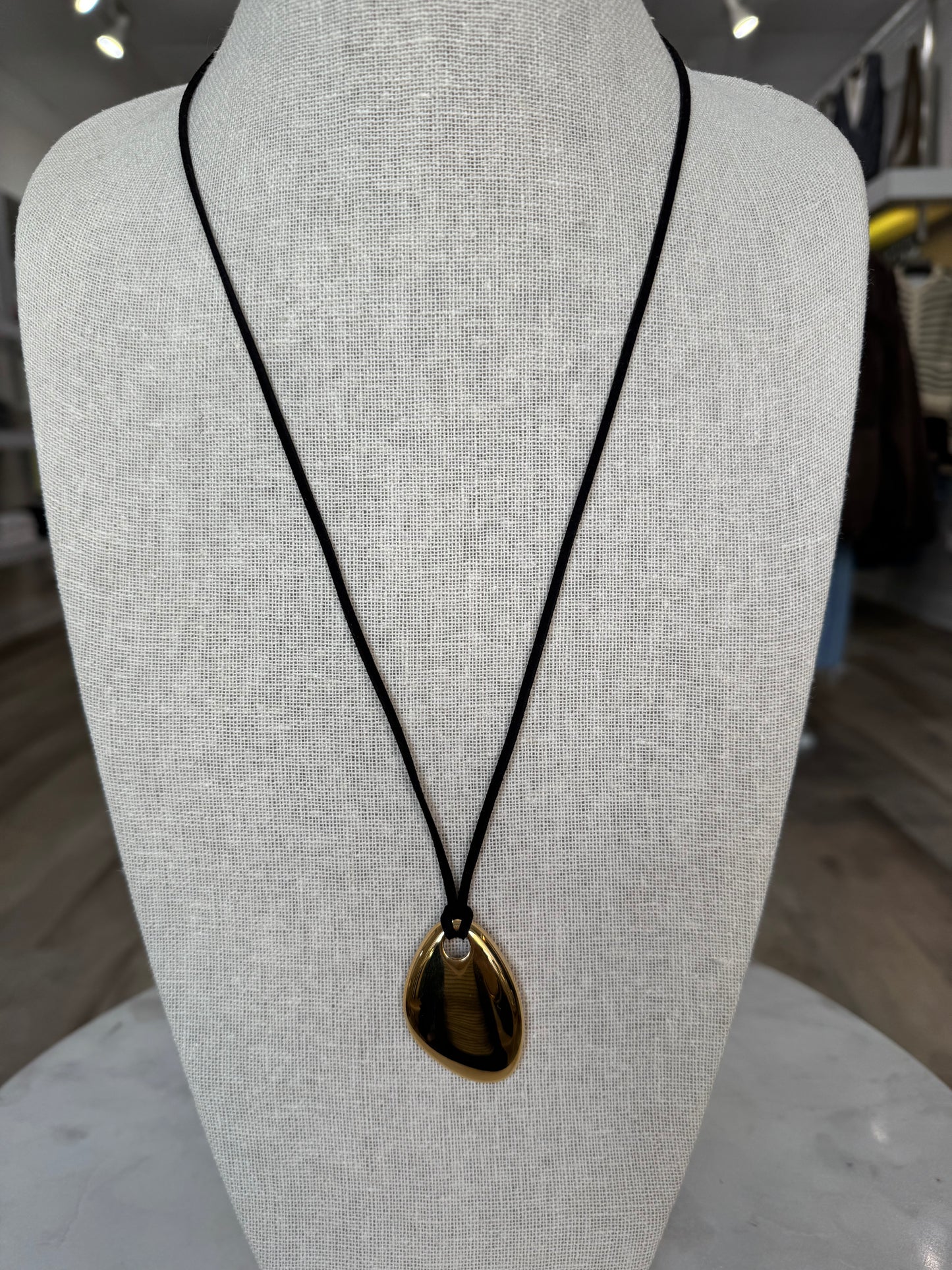 Gold Oval Pendant Necklace