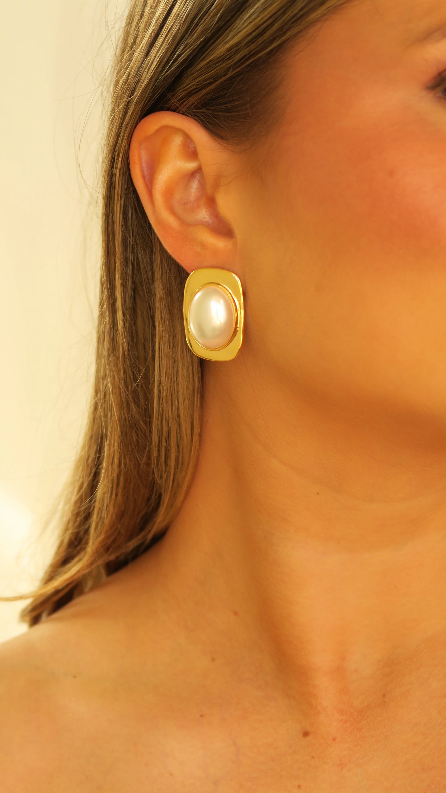 Naomi Earrings- Pearl